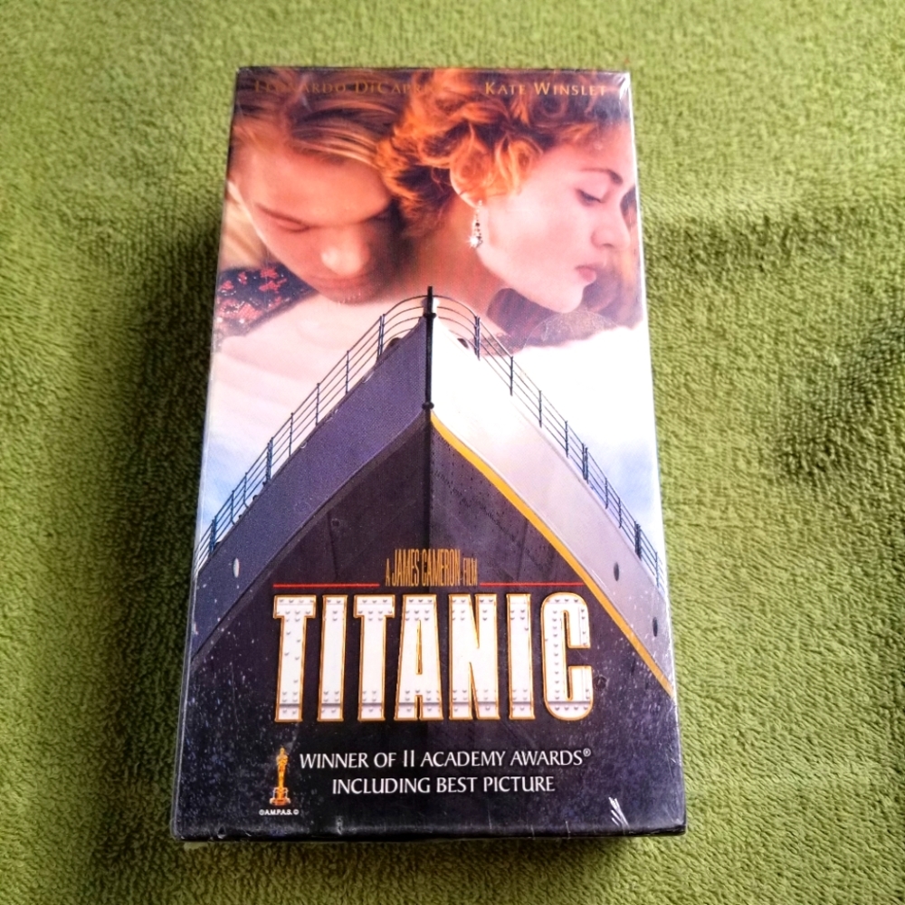 "Titanic" New Factory‎ Sealed VHS Tape Set   11 Academy Awards